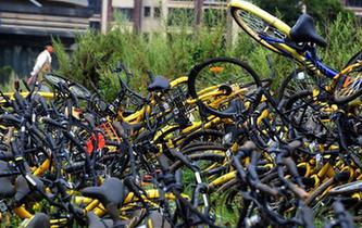 昆明：逾萬輛共用單車被丟棄荒地