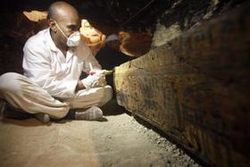 埃及發現距今約3400年阿蒙神金匠墓