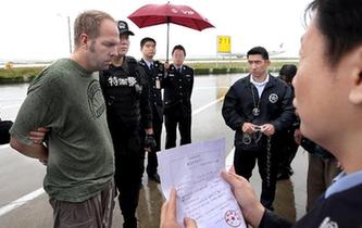中國警方向美國遣返一名紅通逃犯