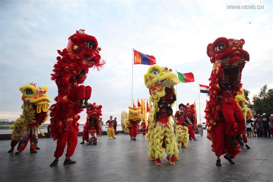 CAMBODIA-PHNOM PENH-CHINESE NEW YEAR-LION AND DRAGON DANCE