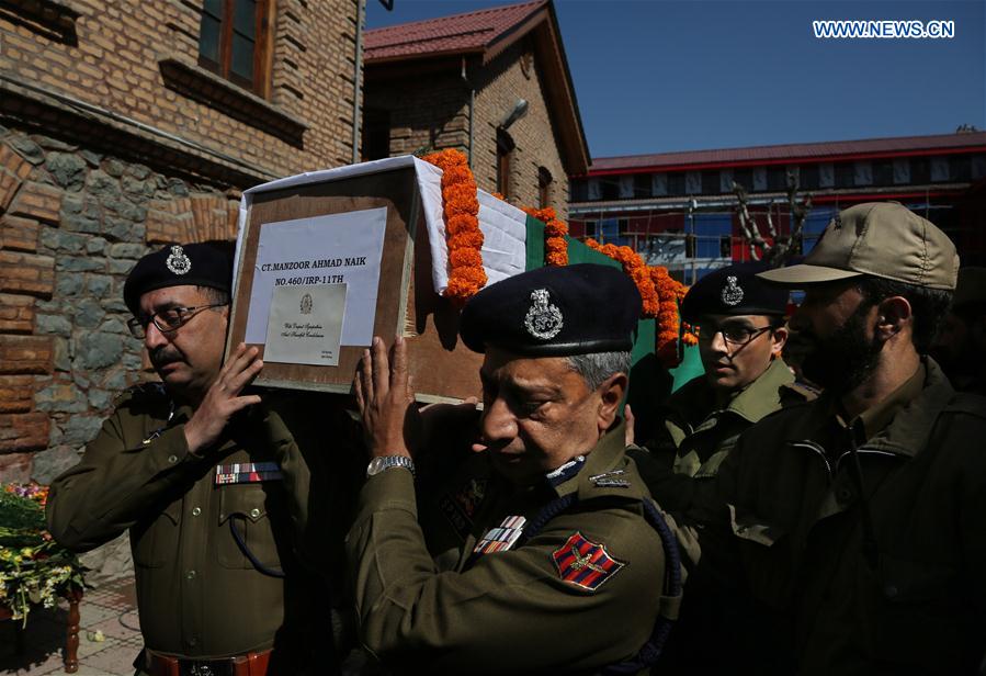 Indian police officers carry the coffin of a policeman killed in an overnight fierce gunfight during his wreath laying ceremony at Police headquarters in Srinagar, summer capital of Indian-controlled Kashmir, March 5, 2017.