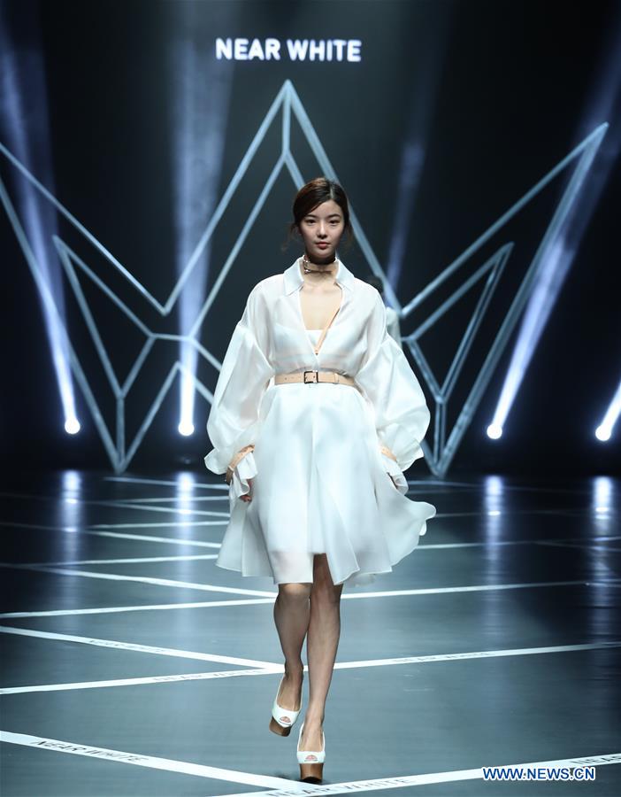 A model presents a creation designed by Wang Xiaoshi during China Fashion Show in Beijing, capital of China, March 30, 2017. (Xinhua/Chen Jianli)