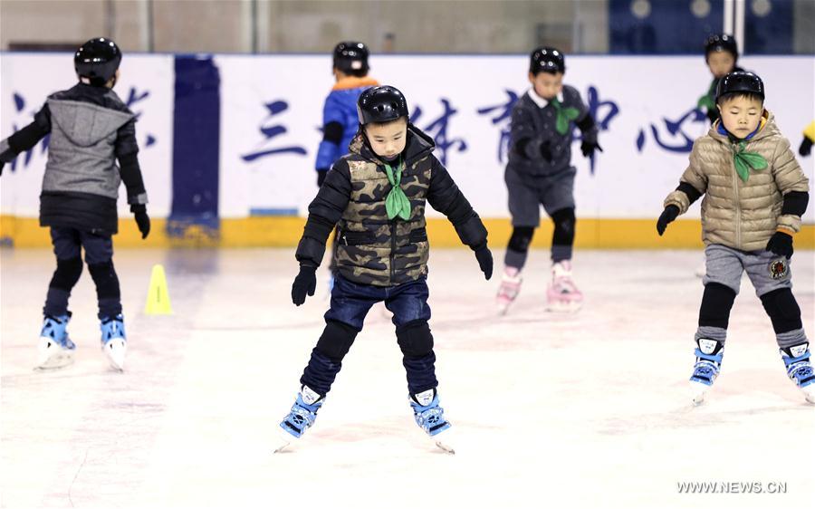 (SP)CHINA-SHANGHAI-WINTER SPORTS-FEATURE(CN)(5)