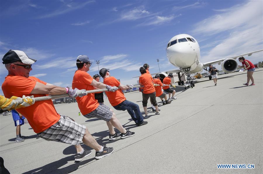 CANADA-VANCOUVER-PLANE PULL-CHARITY