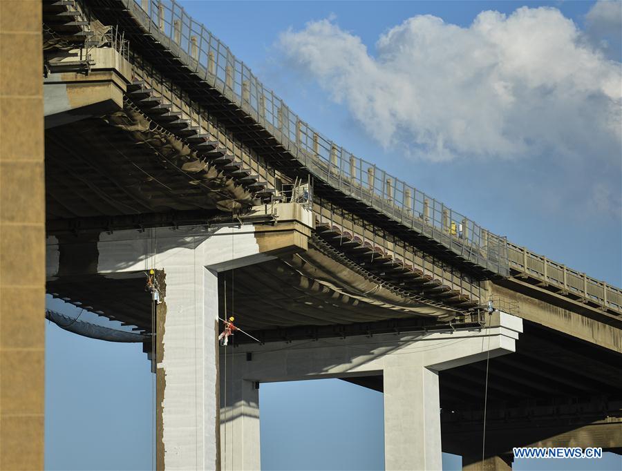 CHINA-NANJING-CONSTRUCTION-BRIDGE(CN)