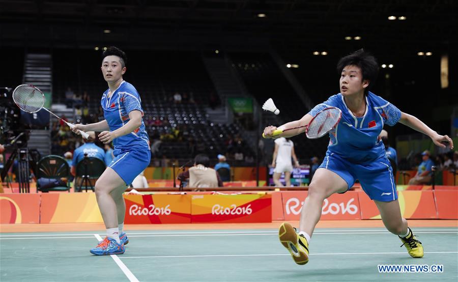 China's Yu Yang (L) and Tang Yuanting compete against South Korea's Chang Ye Na and Lee So Hee during a women's doubles group play stage match of Badminton at the 2016 Rio Olympic Games in Rio de Janeiro, Brazil, on Aug. 13, 2016. 