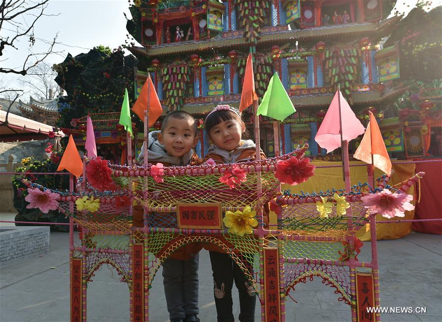 Folk culture themed temple fair attracted tourists here with its distinctive features.