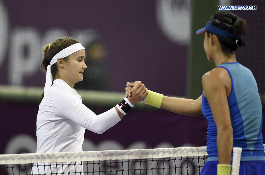 Lauren Davis (L) of United States greets Wang Qiang of China after the women's singles 2nd round qualifying match against at WTA Qatar Open 2017 at the International Khalifa Tennis Complex of Doha, Qatar, Feb. 12, 2017.