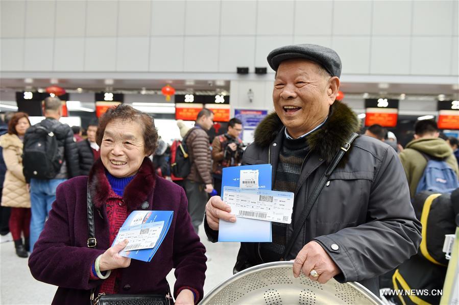 Passengers of MF849 show their tickets at the Fuzhou International Airport in Fuzhou, capital of southeast China's Fujian Province, Feb. 15, 2017. MF849, the first direct flight of Xiamen Airlines from Fuzhou to New York, took off here on Wednesday. (Xinhua/Lin Shanchuan)