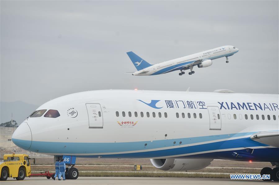 Flight MF849 (down) prepares to take off at the Fuzhou International Airport in Fuzhou, capital of southeast China's Fujian Province, Feb. 15, 2017. MF849, the first direct flight of Xiamen Airlines from Fuzhou to New York, took off here on Wednesday.
