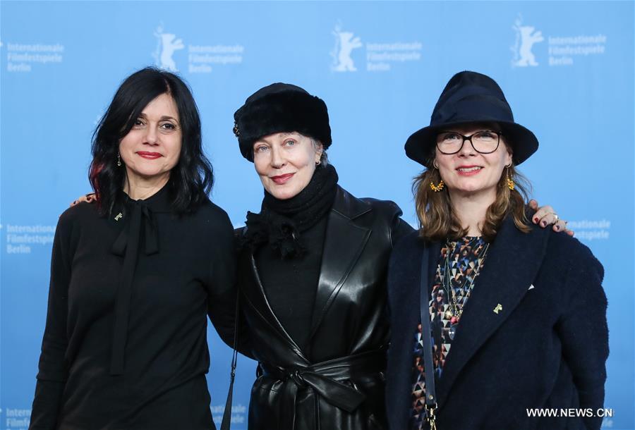 Italian film costume designer Milena Canonero (C) attends a photocall during the 67th Berlinale International Film Festival in Berlin, capital of Germany, on Feb. 16, 2017. The 67th Berlin International Film Festival on Thursday presented the Honorary Golden Bear award to respected Italian film costume designer Milena Canonero. (Xinhua/Shan Yuqi)