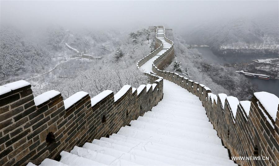 Photo taken on March 24, 2017 shows the snow scenery of Huanghuacheng Lakeside Great Wall Reserve in the suburban district of Huairou in Beijing, capital of China. A snowfall hit the district on Friday. (Xinhua/Bu Xiangdong) 