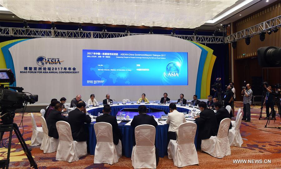 Delegates attend the session of 'ASEAN-China Governors/Mayors Dialogue' during the Boao Forum for Asia Annual Conference 2017 in Boao, south China's Hainan Province, March 24, 2017. (Xinhua/Yang Guanyu) 