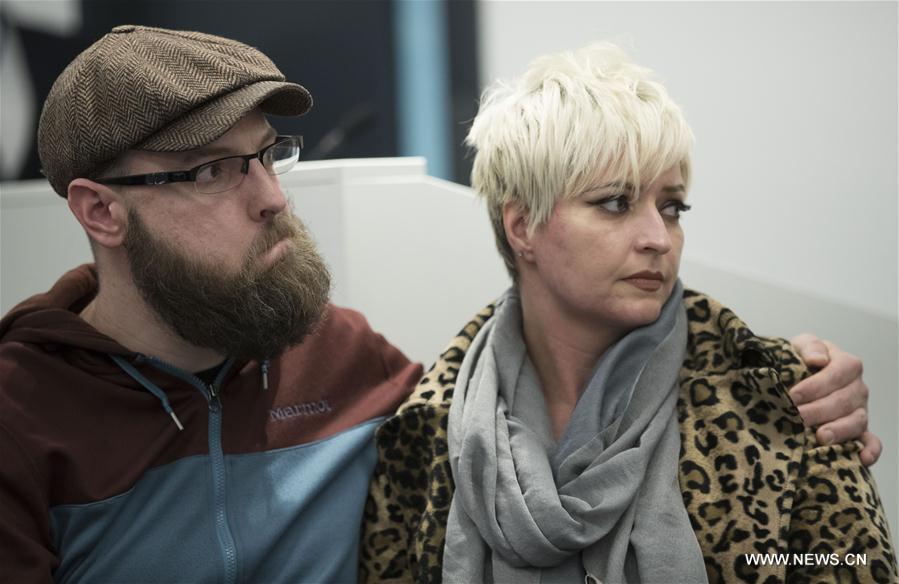 Dimmon Payne (R) and Sandra Payne, parents of Melissa who was injured and whose husband Kurt Cochran was killed in the London attack, attend a press conference along with other family members at New Scotland Yard in London, Britain, on March 27, 2017. (Xinhua) 