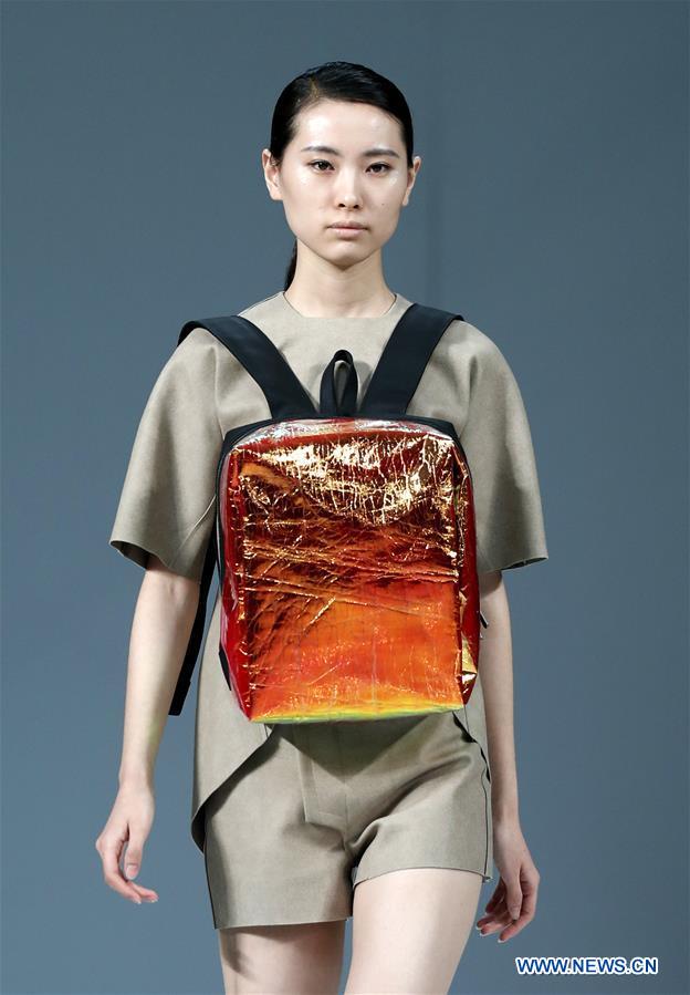A model presents a hand bag designed by Liu Shengyi during China Fashion Week in Beijing, capital of China, March 30, 2017.