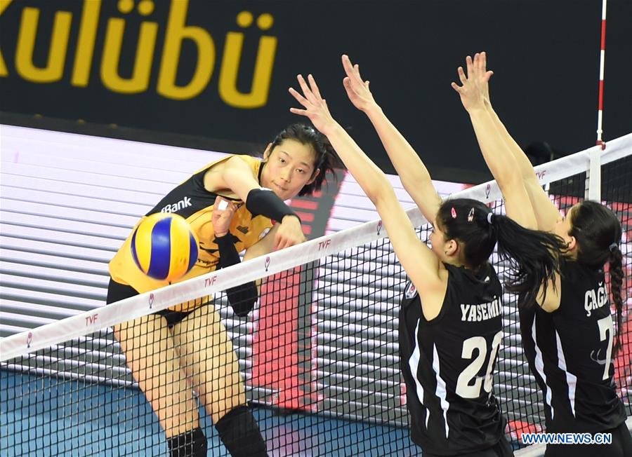 Vakifbank's Zhu Ting (L) spikes the ball during the Turkish Women Volleyball League Playoffs quarterfinal match against Besiktas in Istanbul, Turkey, on March 30, 2017. Vakifbank won 3-1. (Xinhua/He Canling) 
