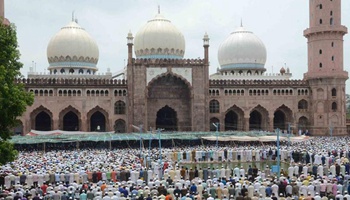 Muslims offer prayers during holy month of Ramadan in India