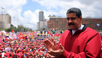 Maduro praises peaceful pro- and anti-government gatherings
