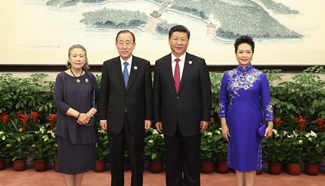 Xi Jinping, Peng Liyuan greet honored guests for G20 summit before banquet