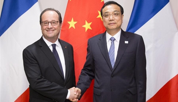 Chinese premier meets with French president in New York