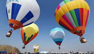 Hot air balloon tourism base opens in Lanzhou