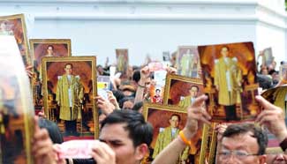 Mass royal anthem singing held in Thailand in memory of late Thai King