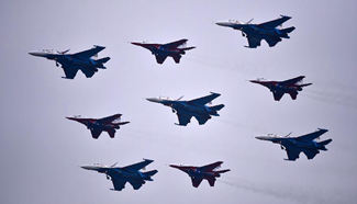 Jet fighters of Russia's aerobatic teams fly in south China's Zhuhai