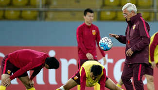 Lippi seen in training for World Cup Asian Zone Qualifiers against Qatar
