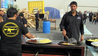 Iraqi Shiite Muslim pilgrims go to the holy city of Karbala