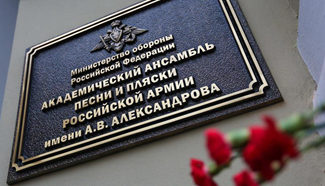 People in Moscow mourn victims of aircraft crash