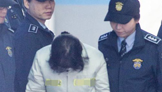 Choi Soon-sil arrives for trial in Seoul