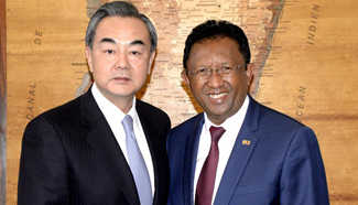 Chinese FM meets Madagascar's president on co-op under Belt-Road Initiative