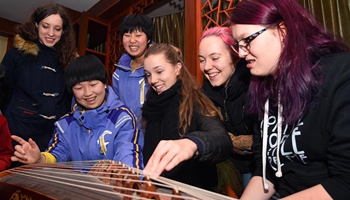 Danish students experience Chinese lunar New Year in Shijiazhuang
