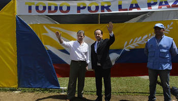 Colombian, French presidents visit demobilization camp in La Venta