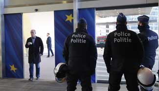 Policemen tighten security measures in Brussels