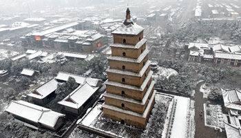 People enjoy snow scenery of ancient city Xi'an in NW China