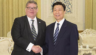 Li Yuanchao meets with Finnish FM in Beijing