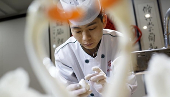 Vivid sugar figures adorn feast in NW China's Yinchuan