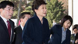 Ousted S. Korean president apologizes before being questioned by prosecutors