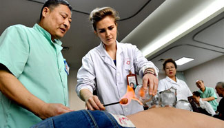 Pic story: foreign learner of traditional Chinese medicine