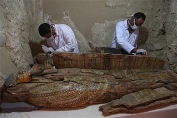 埃及發現貴族大墓　出土多具木乃伊