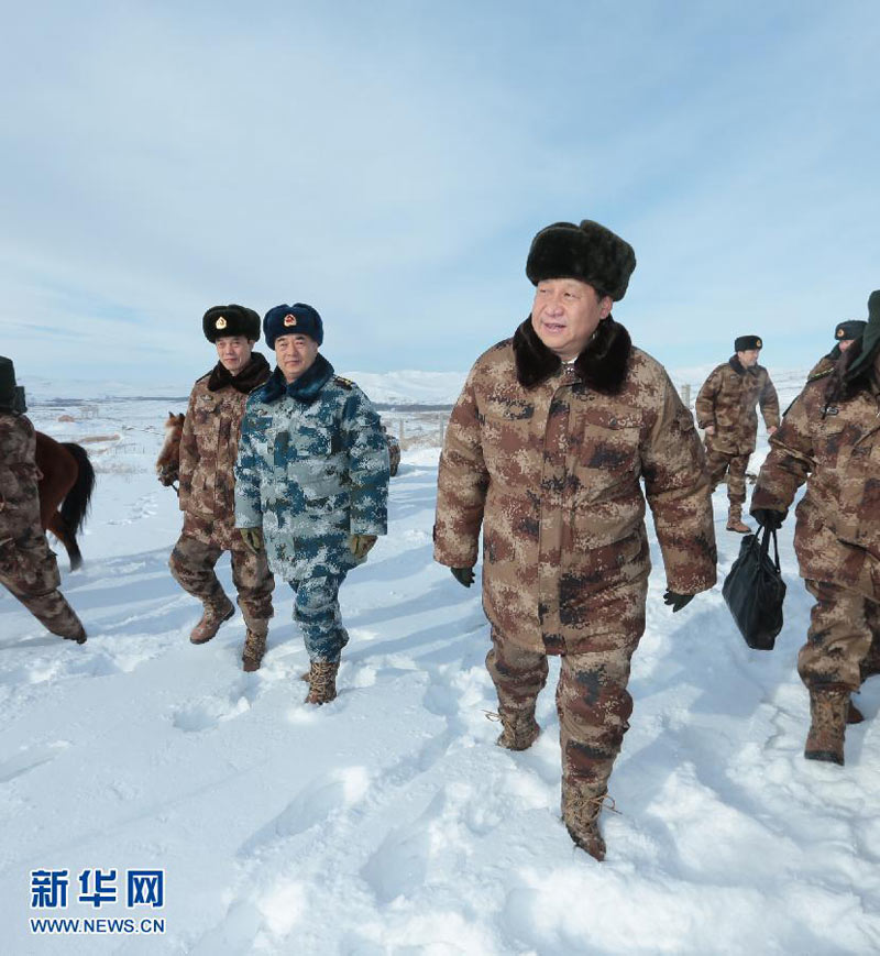 2014年1月26日，習近平來到內蒙古軍區邊防某部，看望慰問戍邊官兵。李剛攝