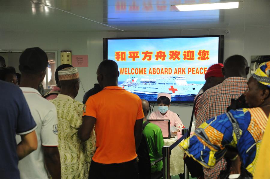 （國際）（1）中國海軍和平方舟醫院船為塞拉利昂民眾提供醫療服務