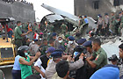印尼軍機墜居民區 機上113人恐無生還者