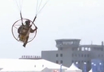 第四屆瀋陽法庫國際飛行大會 動力滑翔傘飛行員上演空中特技
