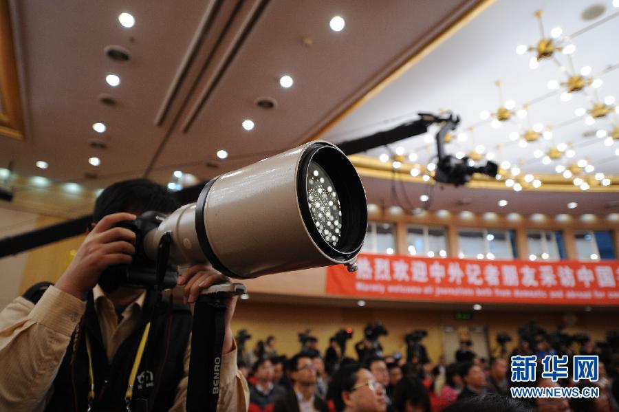 （十八大）（8）十八大新聞中心舉行記者招待會 介紹中國民生領域工作情況