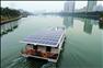這是行駛在廈門筼筜湖上的一艘太陽能遊艇（12月5日攝）。