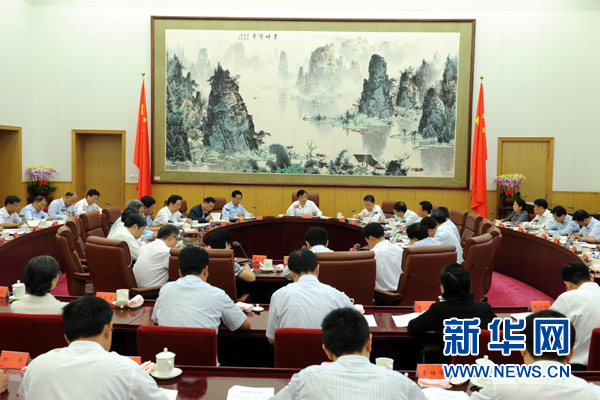 9月20日，中共中央政治局常委、中央黨的群眾路線教育實踐活動領導小組組長劉雲山在北京主持召開中央黨的群眾路線教育實踐活動領導小組會議。