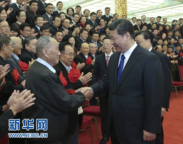 11月26日，黨和國家領導人習近平、劉雲山、張高麗等在北京人民大會堂會見全國離退休幹部先進集體和先進個人代表。 新華社記者 蘭紅光 攝