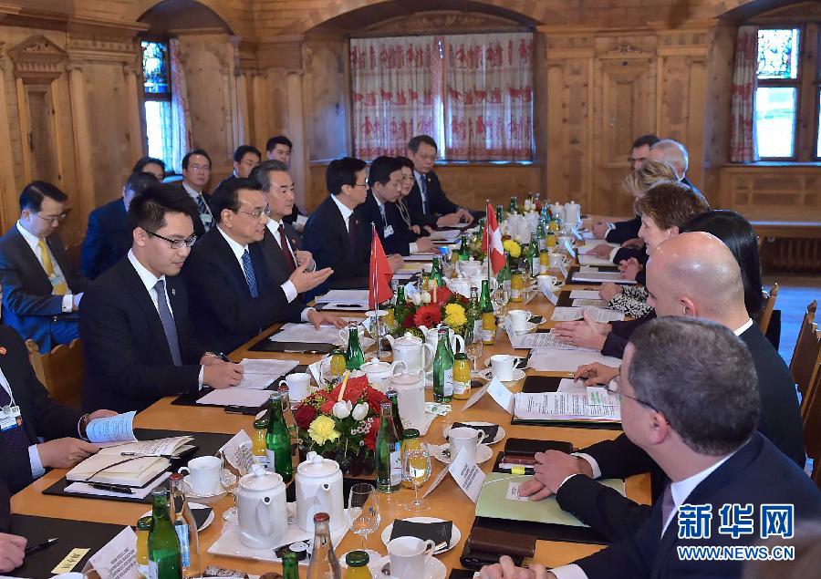 1月21日，中國國務院總理李克強在瑞士達沃斯與瑞士聯邦主席索馬魯加舉行會談。 新華社記者 李濤 攝 